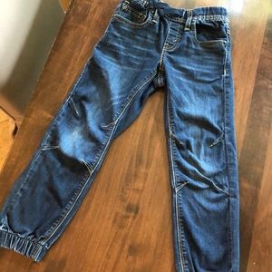 Denizen jogger jeans in a dark wash size 7